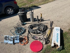 lot 204 image: Large Mixed Lot