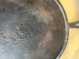 Griswold cast iron fry pan