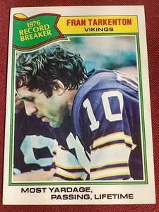 lot 121 image: 1977 Topps Fran Tarkenton Card