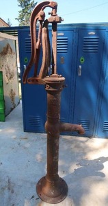 lot 25 image: VINTAGE HAND PUMP
