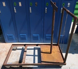 lot 33 image: WELDING CART
