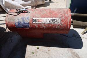 lot 36 image: UNIVERSAL FORCED AIR HEAT BLOWER