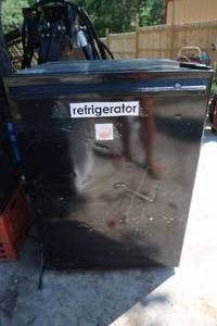 lot 42 image: SMALL REFRIGERATOR