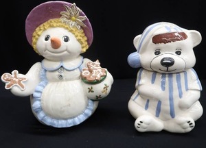 lot 65 image: DOUBLE COOKIE JARS