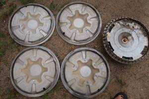 lot 78 image: HUBCAPS