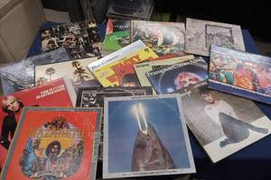lot 88 image: VINTAGE RECORD ALBUM COLLECTION