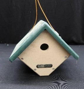lot 103 image: BIRDS CHOICE WRENCHICKADEE  HOUSE