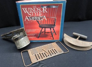 lot 108 image: HISTORY BOOK OF COLLECTABLES AND VINTAGE GOODIES TO COLLECT