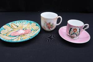 lot 115 image: VINTAGE GERMANY AND ITALY MADE PORCELAIN