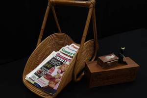 lot 116 image: OVERSIZE AMAZING BASKET WITH COUNTRY WOMEN MAGAZINES AND RECIPE BOX