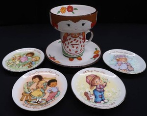 lot 119 image: THREE PIECE PORCELAIN SET THAT STACKS INTO A CUTE GIRL AND SMALL PLATES