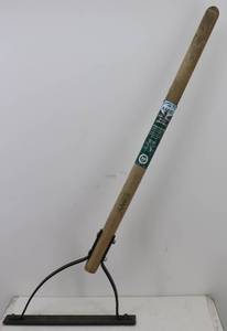lot 7 image: Weed Cutter