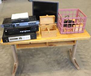 lot 8 image: Desk & Misc Electronics