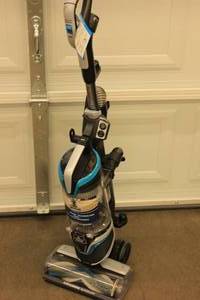 lot 15 image: Bissell High Power Vacuum Cleaner with Surfacesense Technology , Good for Pet Hair - Display Model, No Cord