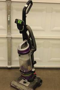 lot 16 image: Bissell CleanView Vacuum Cleaner with Swivel Head and Retractable Cord, Good for Pet Hair - Display Model