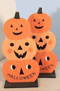lot 35 image: 2ct Hyde & EEK Jack-o-Lantern Wooden Sign Seasonal Decoration