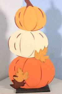 lot 36 image: Hyde & EEK Pumpkin Wooden Sign Seasonal Decoration