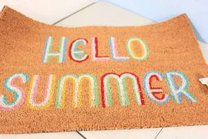 lot 41 image: Sun Squad 30 x 18 Doormat Hello Summer