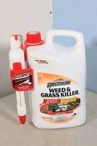 lot 50 image: Spectracide Weed & Grass Killer with AccuShot