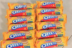 lot 194 image: 12ct Oreo Golden Double Stuf King Size 8-pack