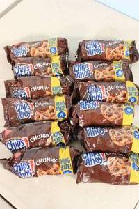 lot 198 image: 12ct Chips Ahoy Cookies Chunky King Size 8-Pack