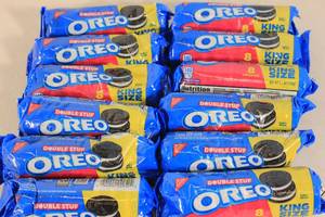 lot 202 image: 12ct Oreo Double Stuf Cookies King Size 8-Pack