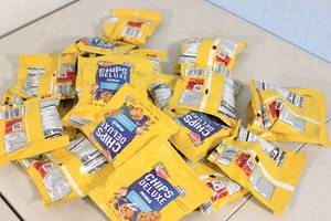 lot 231 image: 24ct Keebler Chips Deluxe Cookies 1.2oz Pack