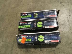 lot 33 image: Lot of Assorted Tow smart trailers products Costumer returns See Pics