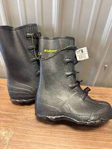 lot 14 image: Lacrosse Boots Size 11