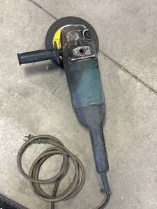 lot 23 image: Makita Cut Off Saw (tested working)