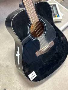 lot 58 image: Yamaha Acoustic Guitar