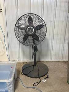 lot 76 image: Free Standing Fan