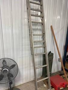 lot 77 image: Keller 3116 16 Foot Ladder