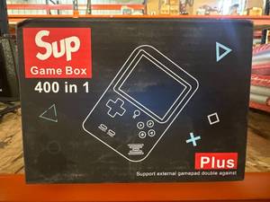 lot 47 image: 400 in 1 Game Handheld Console