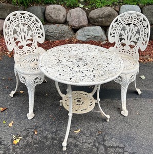 lot 374 image: Vintage Aluminum Patio Set