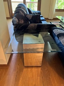 lot 15 image: Vintage Retro Glass and Mirror Coffee Cocktail Table