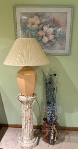 lot 23 image: Golden Girls Decor