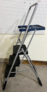 lot 387 image: COSCO 4 Stepladder