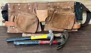 lot 393 image: Heavy Duty Leather Tool Belt and 3 Hammers