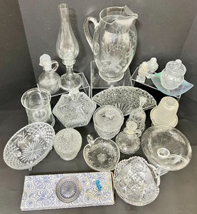 lot 302 image: Vintage Mixed Lot of Various Glass  Crystal Items