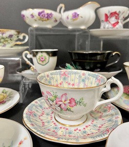 lot 307 image: TEA TIME Mix of Vintage Tea Cups and Saucers with Sugar Caddy and Creamer