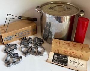 lot 150 image: NORDICWARE Rosette Molds, Acrosteel Stainless Steel Pot & Refrigerator Cookies Mold