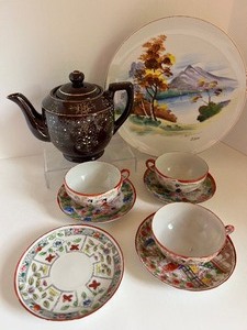 lot 151 image: Vintage Tea Cups and Tea Pot - Japan