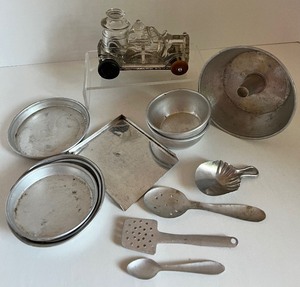 lot 157 image: Vintage Childs Miniature Cook Set and Antique Glass Candy Container