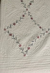 lot 99 image: QUEEN Embroidered Bedspread with 2 Shams