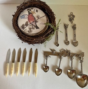 lot 117 image: Charming Measuring Spoon Set, Faux Birds Nest Coasters and More