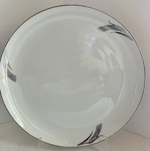 lot 123 image: FUKAGAWA Full Crop - Arita Fine China Dish Set