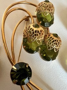 lot 145 image: Vintage Sarah Coventry Olive Green Jewelry Trio