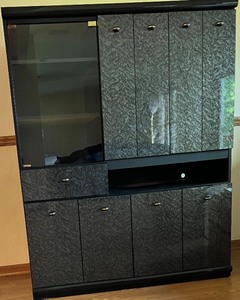 lot 8 image: Vintage Retro Black Entertainment Cabinet