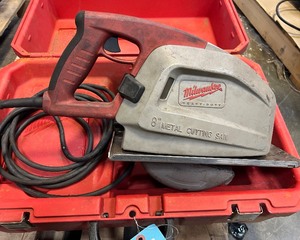 lot 81 image: Milwaukee Metal Cutting Saw